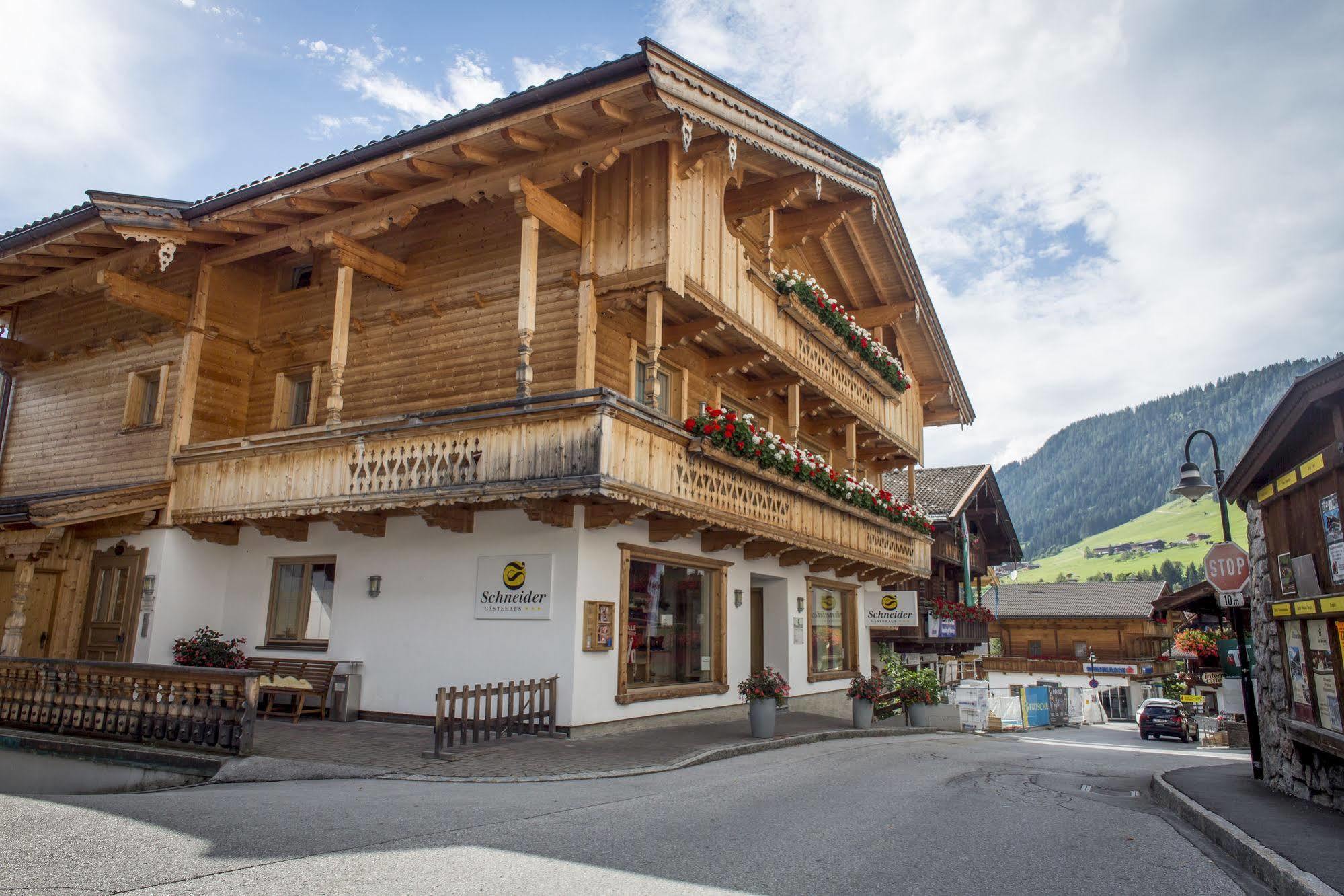 Das Gaestehaus Schneider Am Dorfplatz อัลพ์บาค ภายนอก รูปภาพ