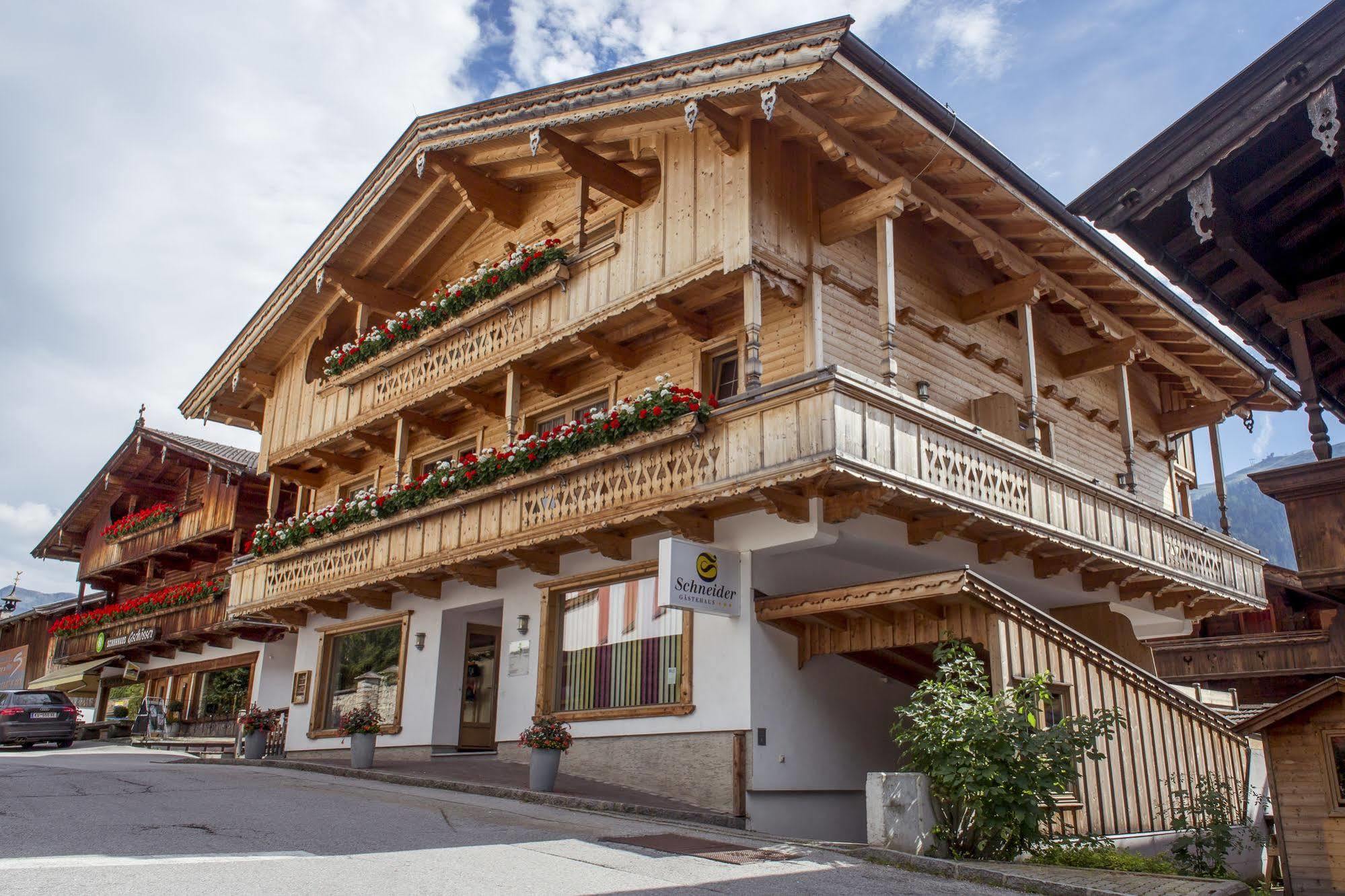 Das Gaestehaus Schneider Am Dorfplatz อัลพ์บาค ภายนอก รูปภาพ