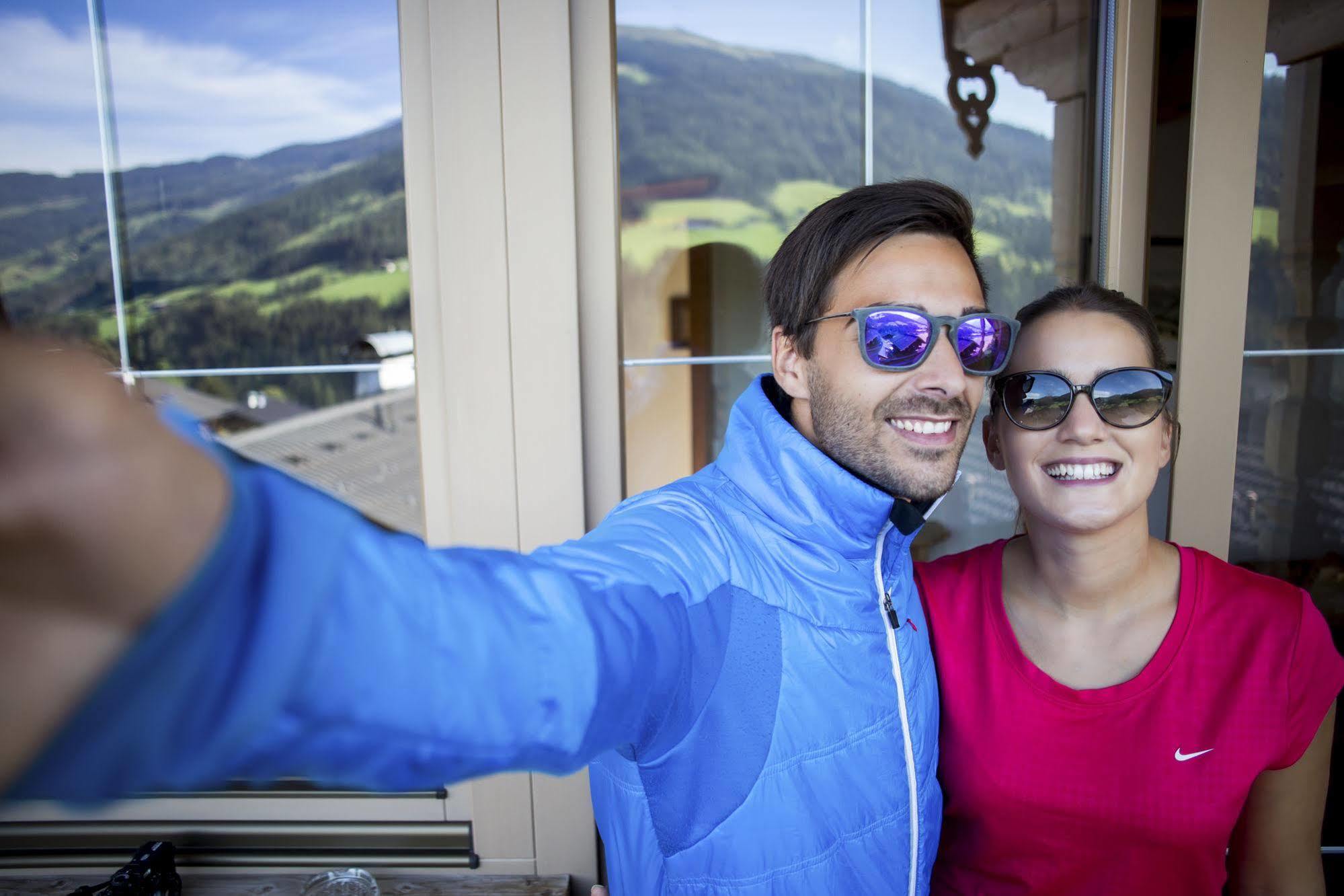 Das Gaestehaus Schneider Am Dorfplatz อัลพ์บาค ภายนอก รูปภาพ