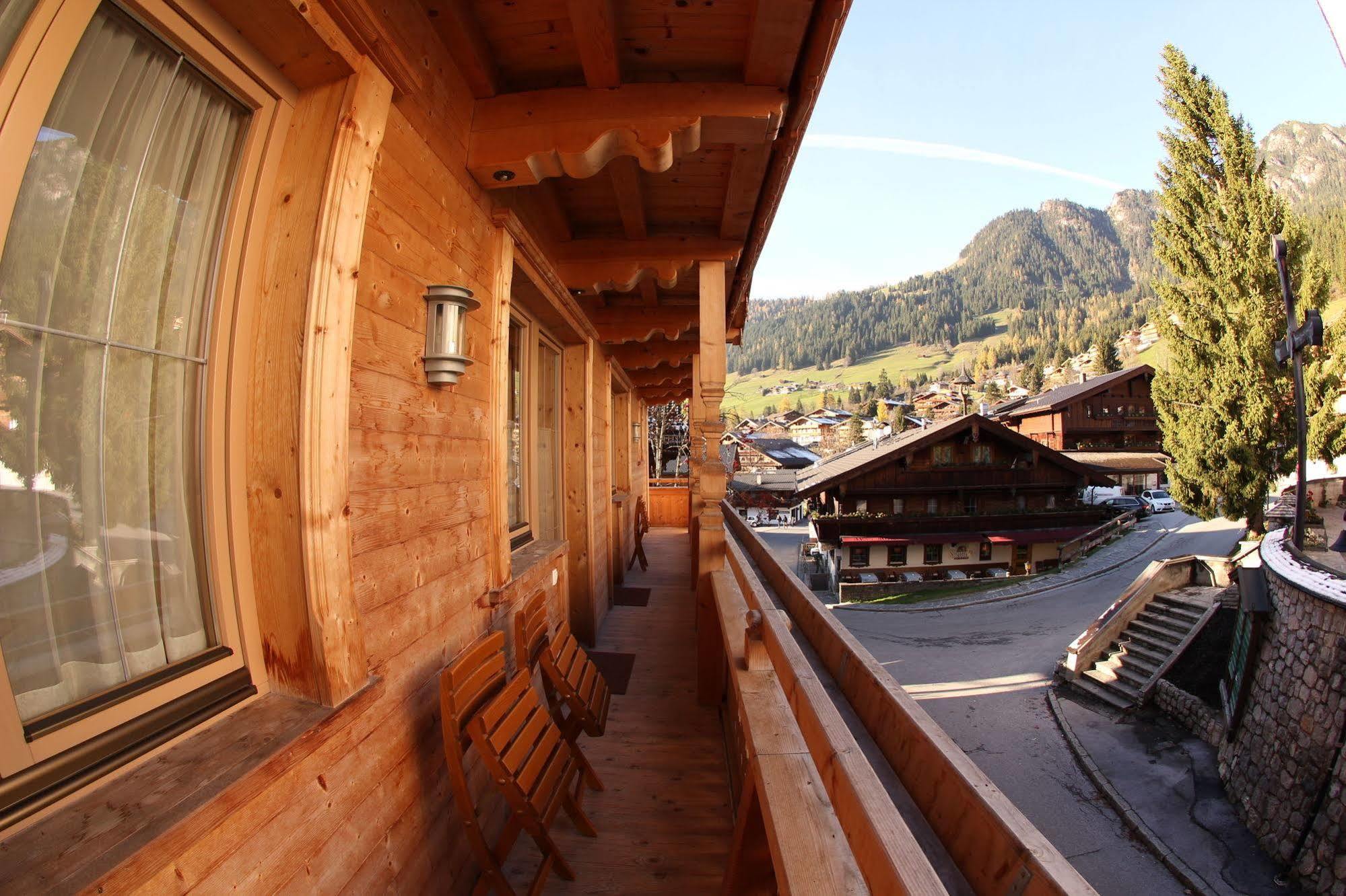 Das Gaestehaus Schneider Am Dorfplatz อัลพ์บาค ภายนอก รูปภาพ