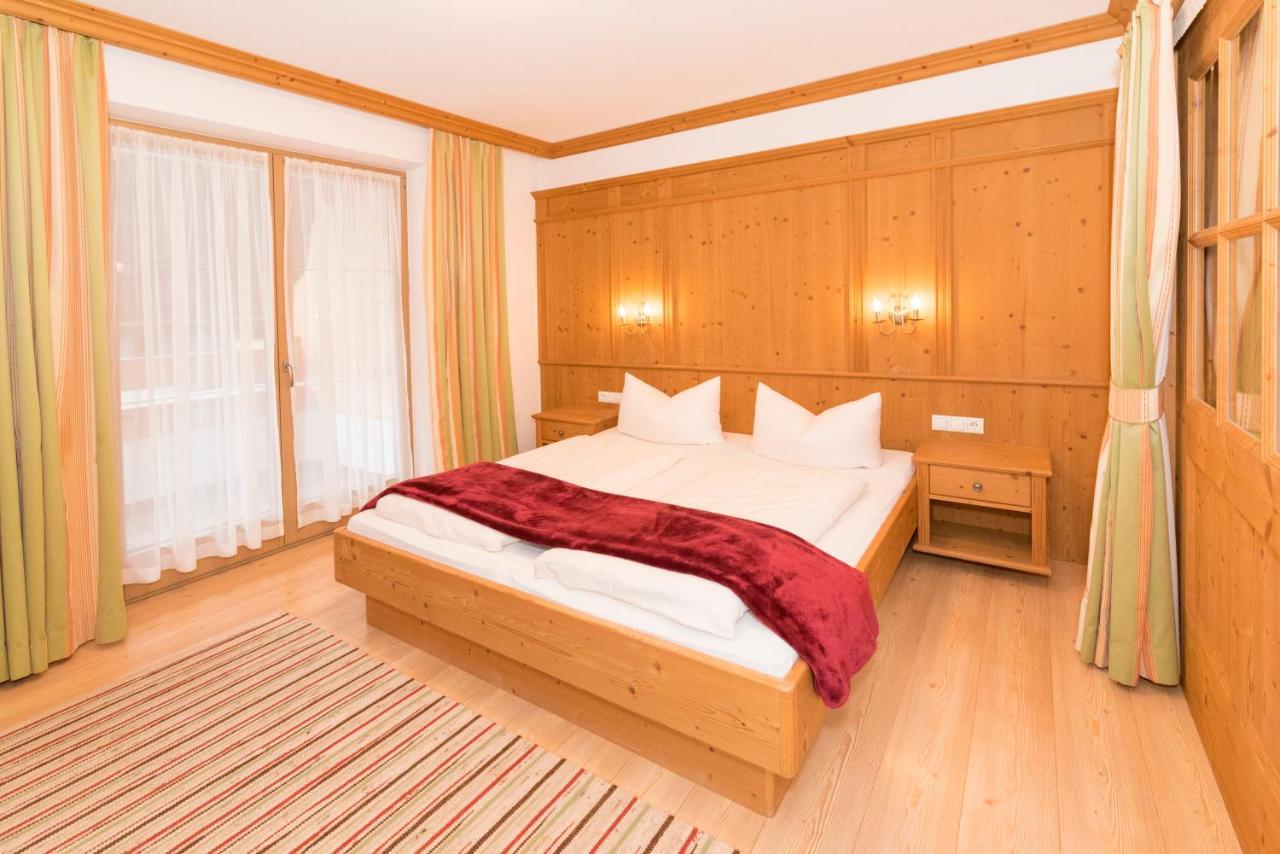 Das Gaestehaus Schneider Am Dorfplatz อัลพ์บาค ภายนอก รูปภาพ
